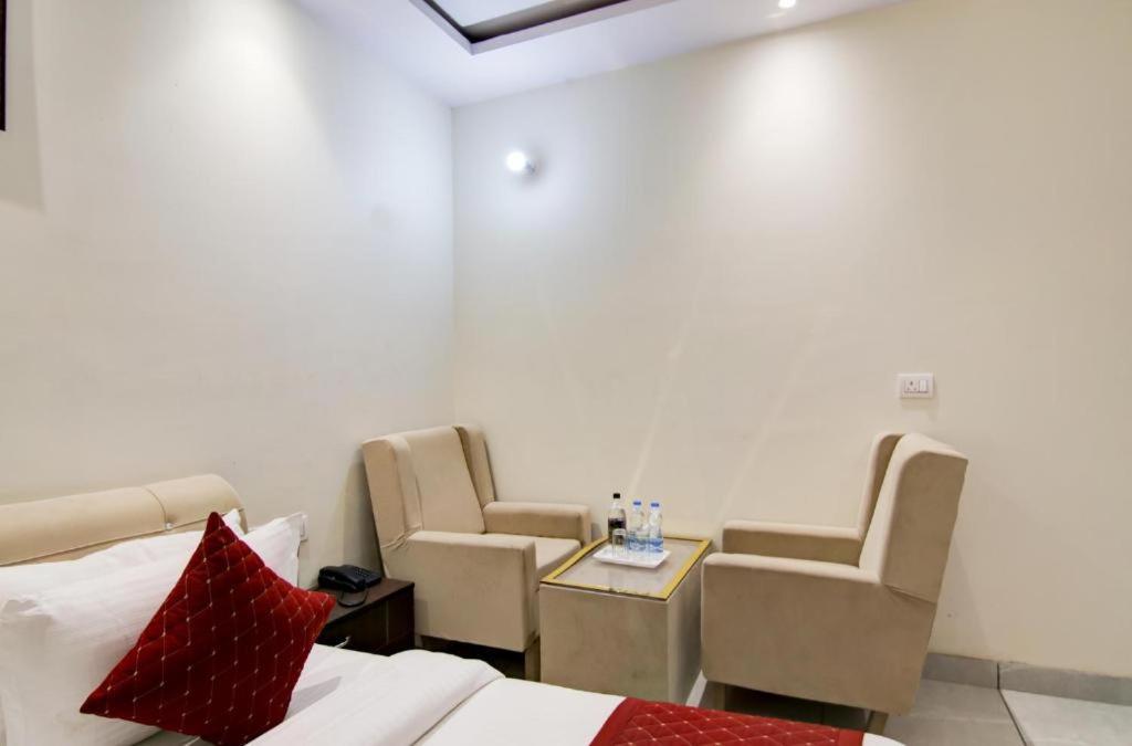 Hotel De Hocks Deluxe - New Delhi Railway Station Exterior foto