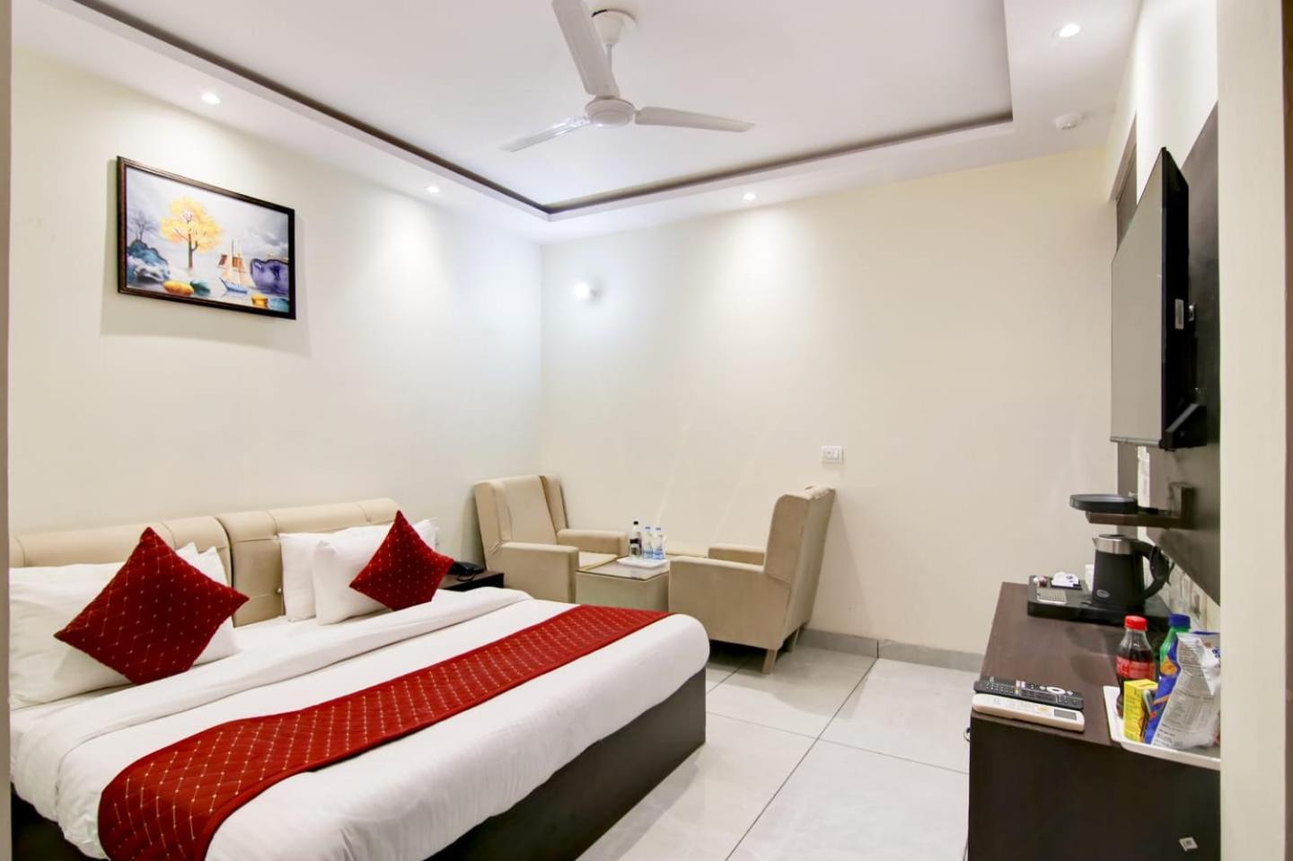 Hotel De Hocks Deluxe - New Delhi Railway Station Exterior foto