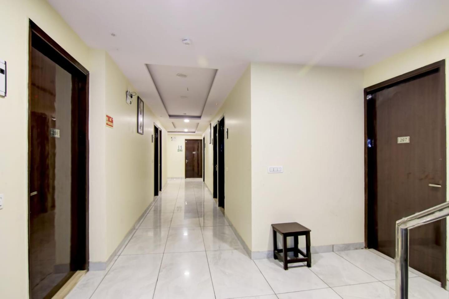 Hotel De Hocks Deluxe - New Delhi Railway Station Exterior foto