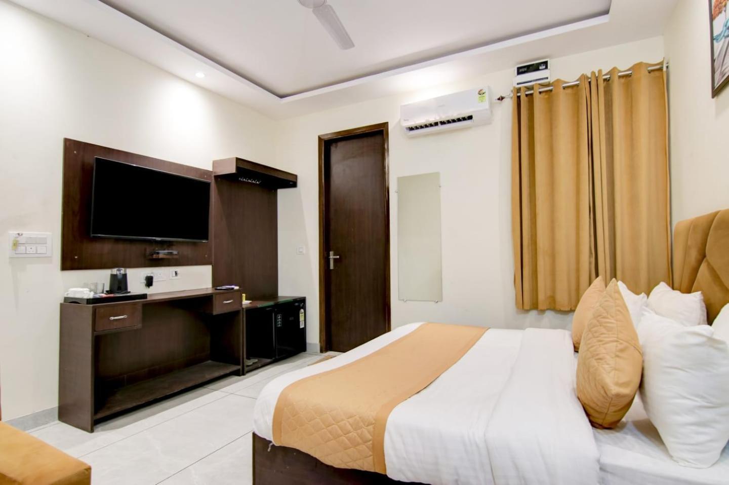 Hotel De Hocks Deluxe - New Delhi Railway Station Exterior foto
