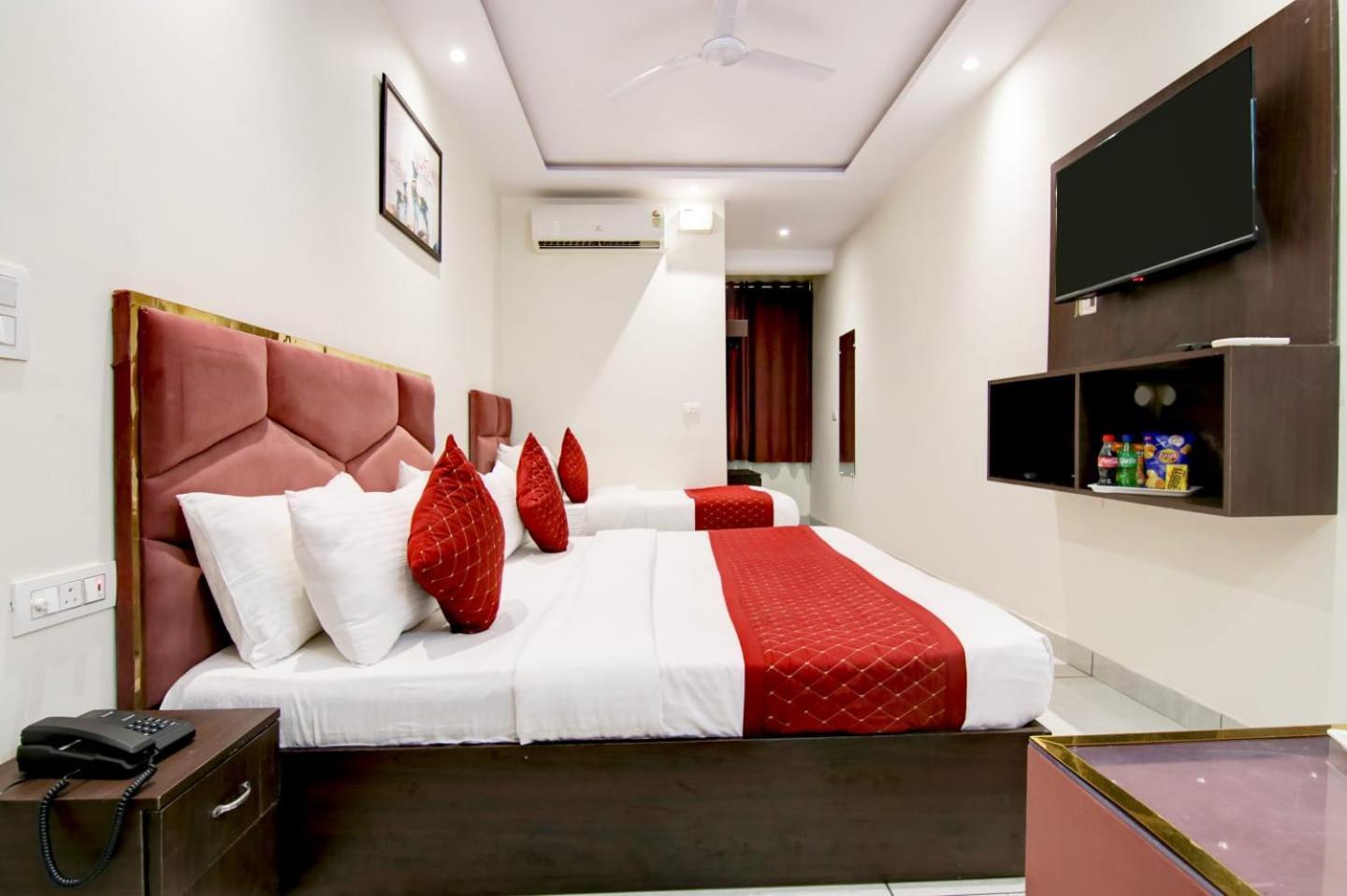 Hotel De Hocks Deluxe - New Delhi Railway Station Exterior foto